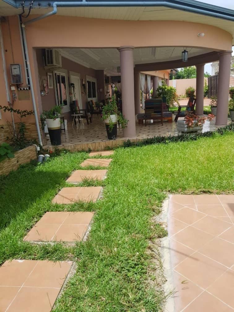 Nana Adu Guest House Koforidua Exteriér fotografie