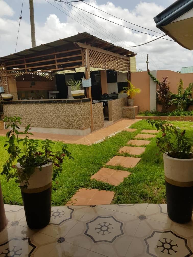 Nana Adu Guest House Koforidua Exteriér fotografie